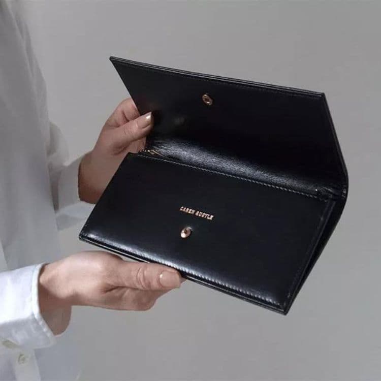 「スリムでシック」な長財布 - Long Wallet - ブラック- ：カレン クオイル