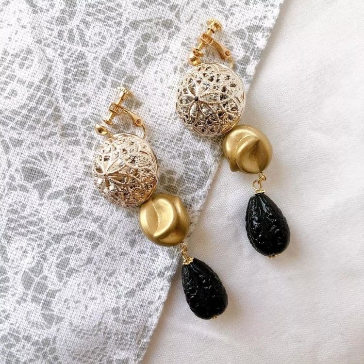 【Patterned black beads earring】パターンモチーフビーズのイヤリン
