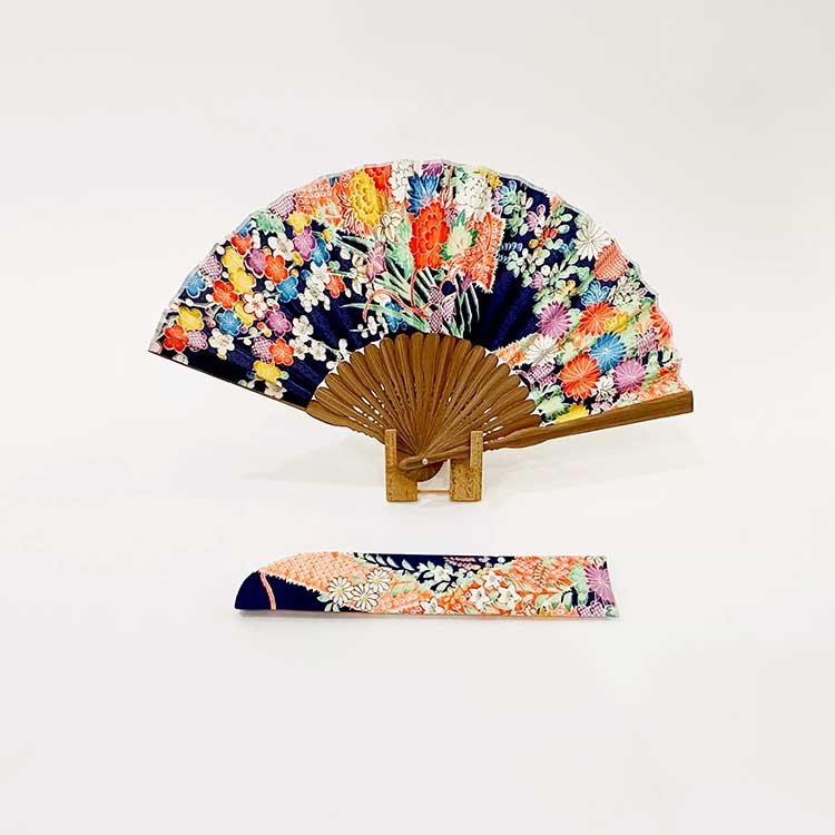 着物扇子　アンティークの絹の着物使用　日本の京都の職人が手仕事で制作　オンリーワン　プレゼントに最適 #57